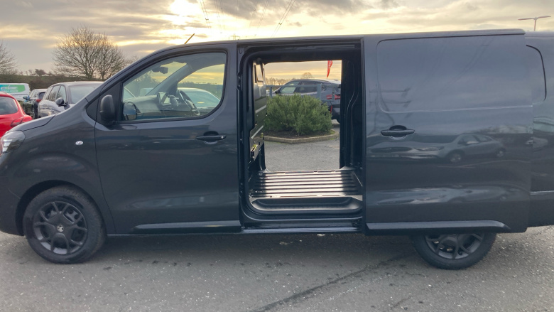 Vauxhall Vivaro L1 Diesel 2.0 Turbo D 145 Pro H1 Van